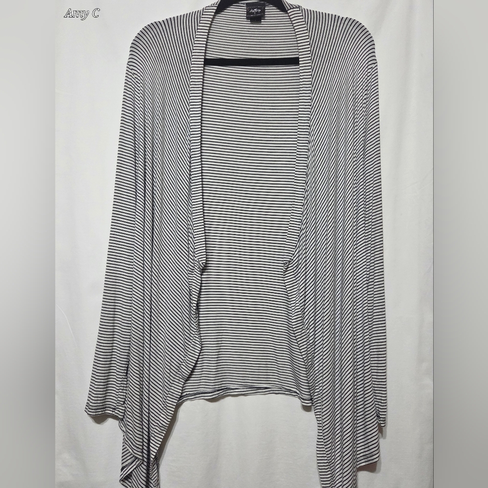 Daytrip Black and White Striped Cardigan Size Large